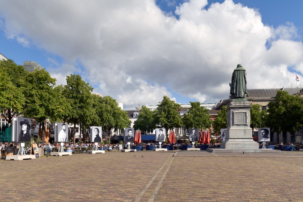 Srebrenica - Tijdelijk monument op het Plein in Den Haag © Ronald Tilleman